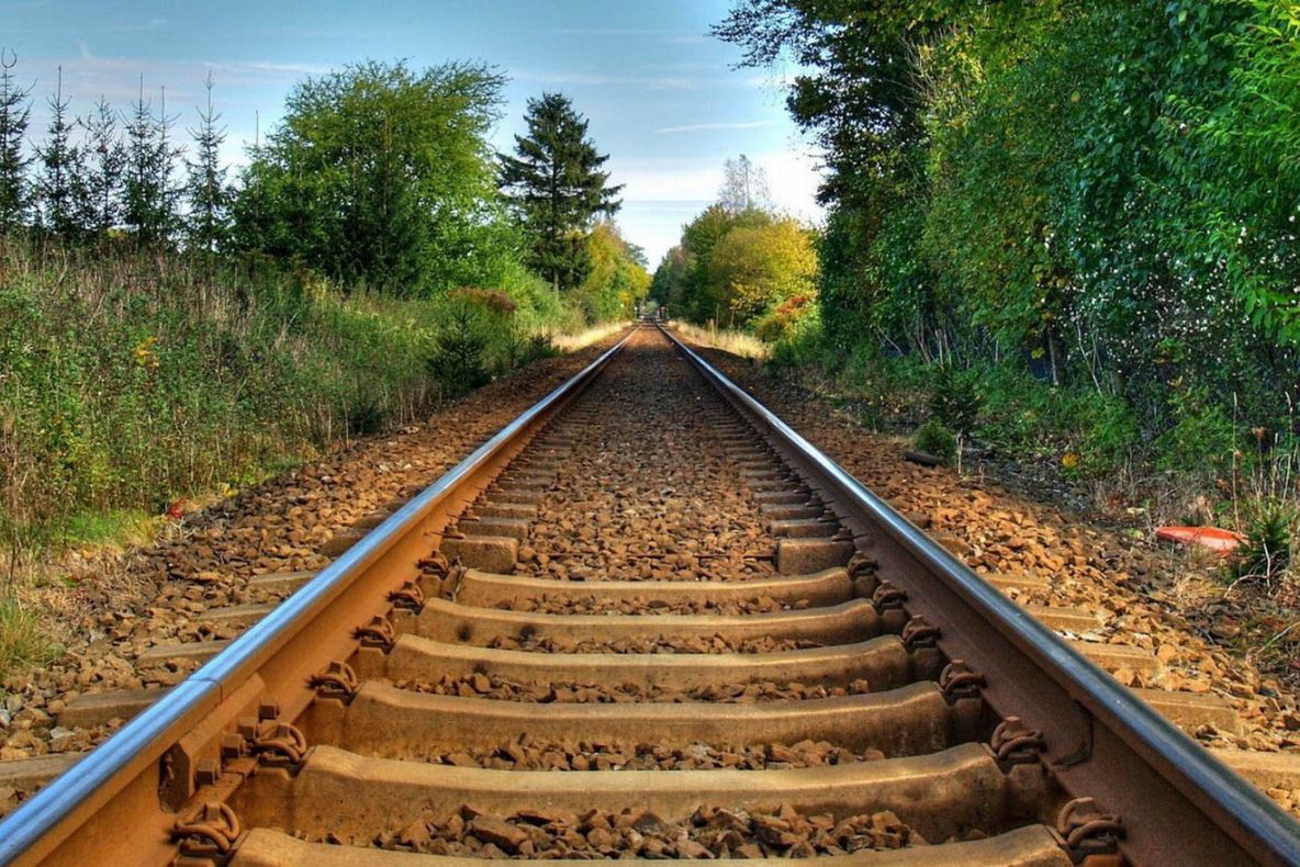 Șocant! Trei studenți au fost zdrobiți de tren, în timp ce își făceau un selfie