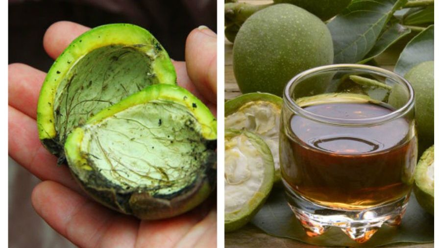 A luat câteva coji de nuci verzi şi le-a pus la fiert. Nici nu se aştepta să se întâmple aşa ceva!