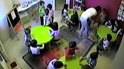 VIDEO. Educatoare condamnate la închisoare, după ce au maltrat mai mulţi copii