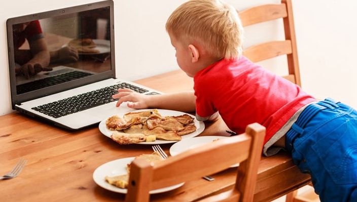 E oficial! AMENZI URIAŞE dacă nu verifică acordul părintesc pentru prelucrarea datelor copiilor 