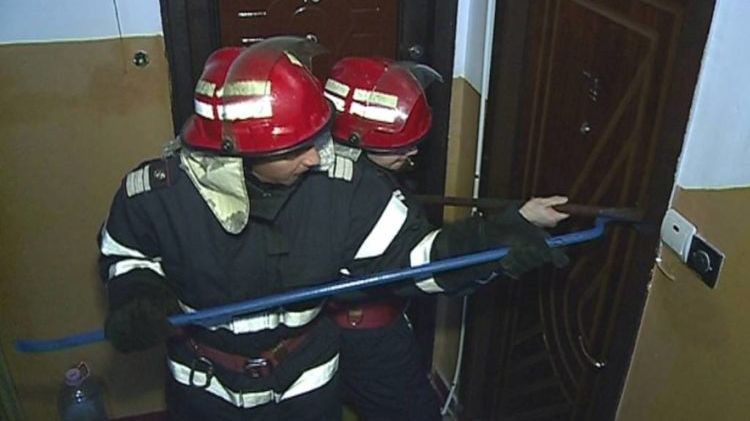 Descoperire macabră în apartamentul unei bătrâne de 80 de ani. Ce au găsit pompierii