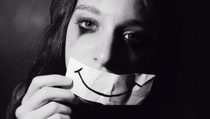 ORA DE IARNĂ 2017. Cum îi afectează această schimbare pe cei care suferă de depresie? 