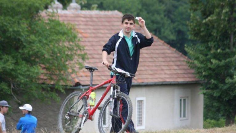 O aplicaţie a unui tânăr din România te poartă prin locurile de poveste din ţara noastră