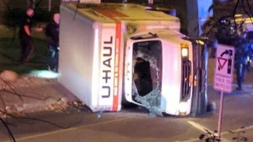 Atacuri ”teroriste” în Canada. O mașină a intrat în pietoni. Un polițist, înjunghiat