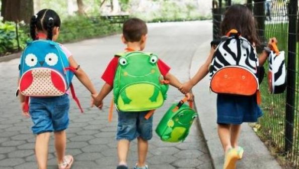 O nouă reacţie a mamei care a declanşat o anchetă privind ghiozdanele elevilor: "Vreau ca..."