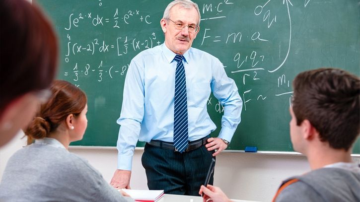 Profesorii ameninţă cu greva. Motivul: Legea salarizării