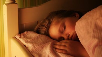 Simţea cum e luată din pat. Credea că e tatăl ei. Când a deschis ochii, a ţipat ca din gură de şarpe