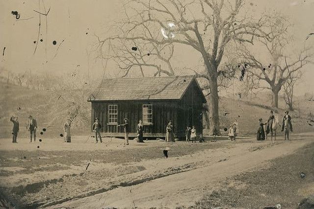 Cine apare în această fotografie? Poza a fost cumpărată cu 2 dolari, dar acum valorează milioane