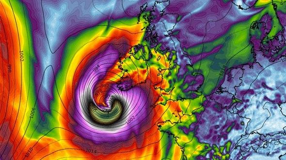 150 de români, blocaţi pe aeroportul din Liverpool din cauza uraganului Ophelia. Reacția Wizz Air