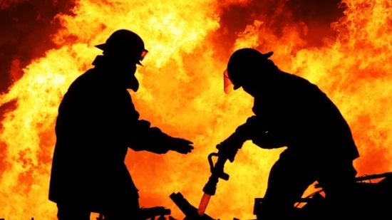 Incendiu la o cabană din Braşov: Două persoane rănite