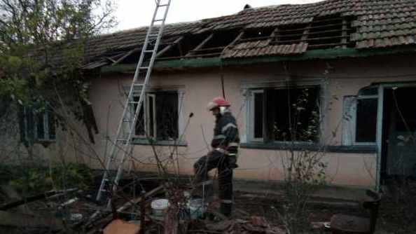 Incendiu devastator în Teleorman! Un bătrân și-a pierdut viața