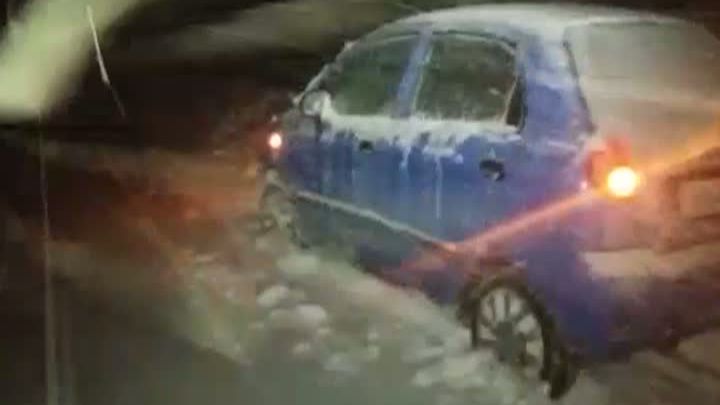 BLOCAŢI cu maşina în nămeţi, la Bâlea. Coşmar pentru 5 tineri din Argeş