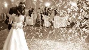 Nuntă de coşmar, deşi naşul a fost chiar edilul. Scandalul a pornit după DANSUL MIRILOR 