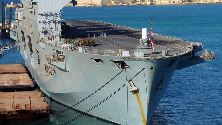 Tragedie pe mare. OPT MORŢI după ciocnirea unei nave militare cu o ambarcaţiune cu refugiaţi