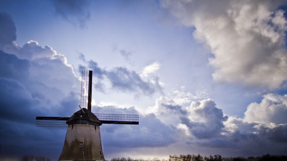 Avertizare pentru românii care ajung în Olanda: furtuni și blocaje în trafic 