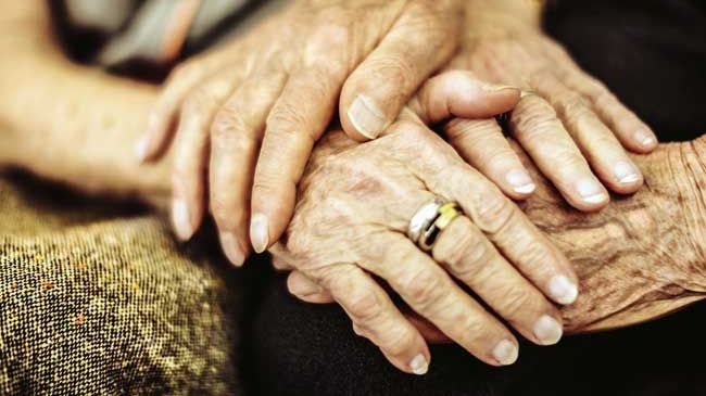 Dramă cumplită pentru doi soţi. Au intrat în beci şi imediat s-au prăbușit la pământ