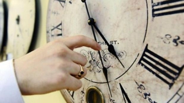 ORA DE IARNĂ 2017. Când se trece la ora de iarnă. Cum se schimbă ceasul? Dormim cu o oră mai mult