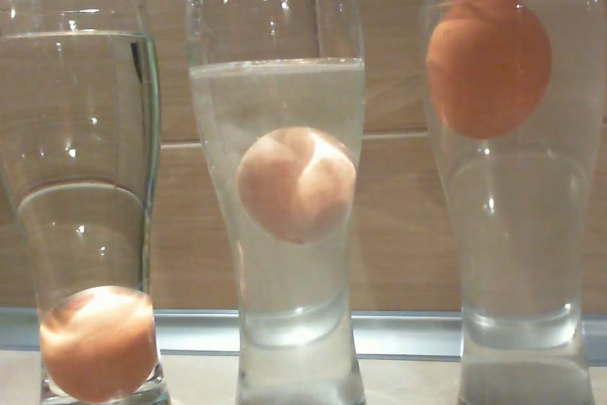 VIDEO. Trucuri pe care e bine să le ştii. Cum verifici dacă ouăle sunt proaspete?