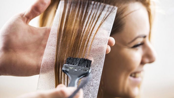 De câte ori pe an ai voie să îți vopsești părul ca să NU faci cancer la sân