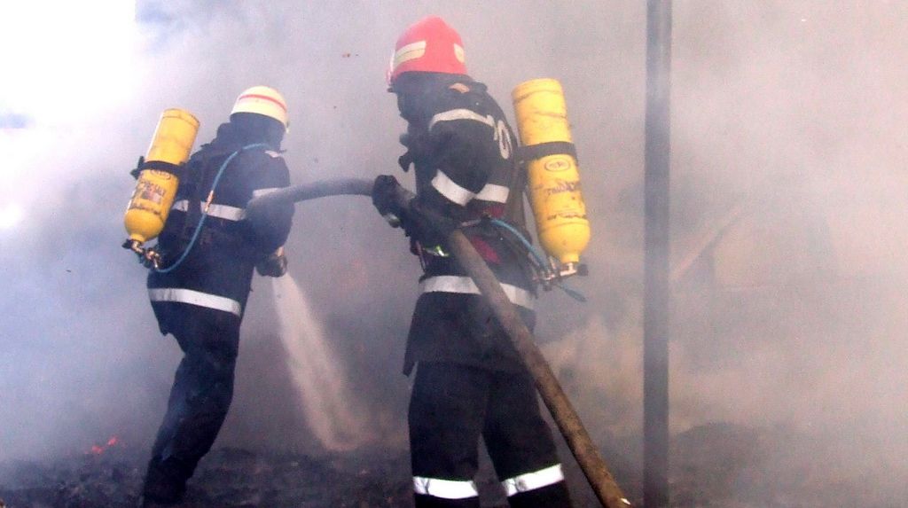 Incendii puternice în Timiş şi în Gorj, duminică seară