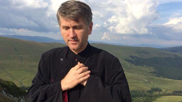Cristian Pomohaci continuă să țină SLUJBE într-un garaj transformat în biserică! Ce PLANURI MARI are - Avertismentul Arhiepiscopiei Alba