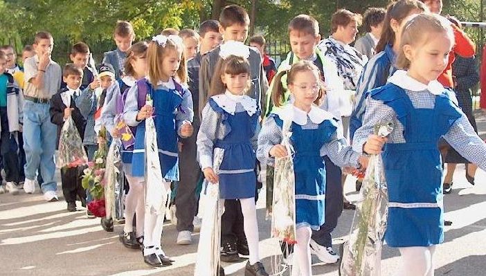 Un deputat PSD le-a pus gând rău elevilor. Se întoarce UNIFORMA OBLIGATORIE în şcoli