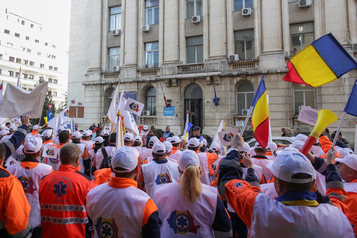 Angajații de la Ambulanță, din nou în stradă