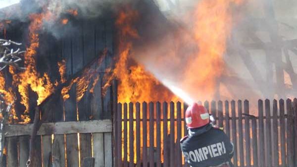Copil de 8 ani, mort în urma unui incendiu care a cuprins locuința în care se afla