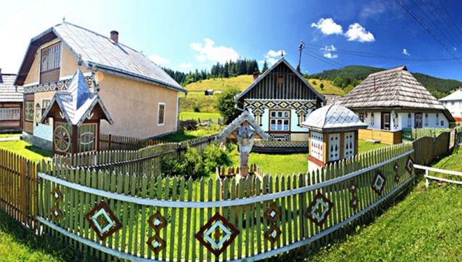 O comună din România, declarată muzeu în aer liber, este în top 10 Europa. Turiștii sunt fascinați 