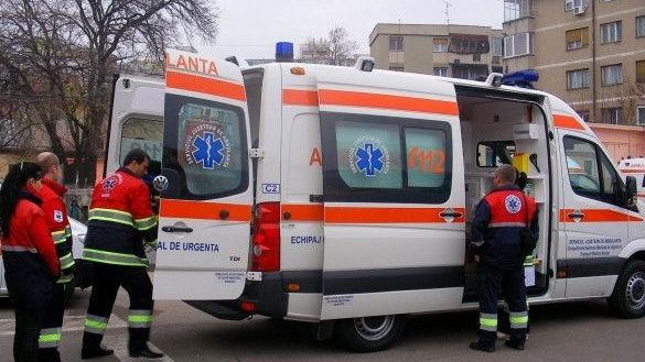 Un nou scandal la Balul Bobocilor!Elevi preluați de ambulanță, după ce au consumat băuturi alcoolice