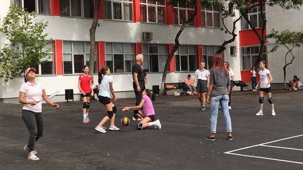 VIDEO. Incident GRAV la ORA DE SPORT. Copil de 9 ani, la spital cu o bucată de fier beton în picior