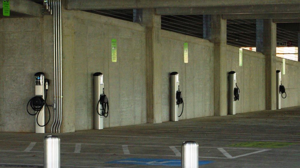 Planurile aleşilor. Vor mai multe staţii de alimentare pentru maşinile electrice