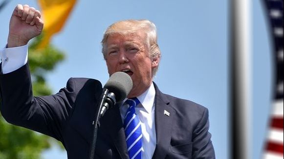 Facebook și uciderea democrației. Trump, alesul știrilor false