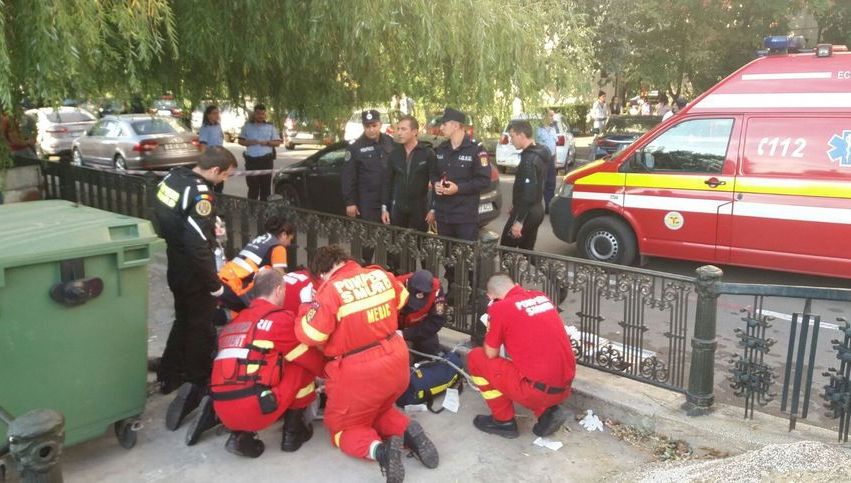 Bărbat în stare de inconştienţă, scos din Dâmboviţa de trecători