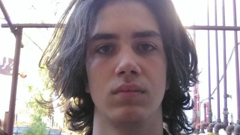 Elevul scos de la ore şi obligat să se tundă: "Nu suntem în comunism. Sunt liber să aleg"