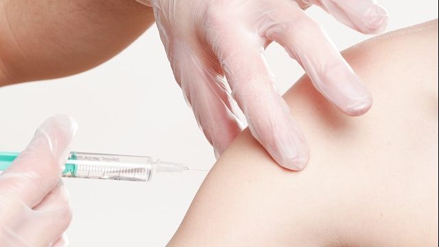 Situaţie GRAVĂ într-un judeţ din România: FĂRĂ vaccin antigripal, SUTE de cazuri de pneumonie