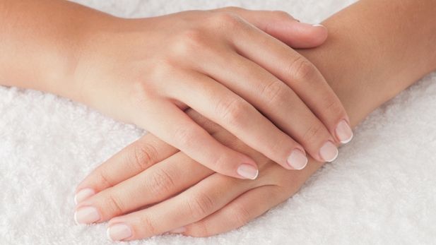 Semnele de pe unghii care îți transmit că ești bolnav! Fii foarte atent la ele