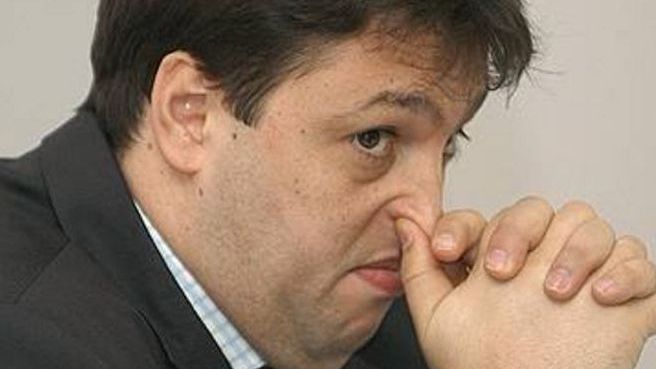 Reacţie dură după declaraţiile senatorului Ş. Nicolae : "Istoria e făcută de politicieni, dar..."