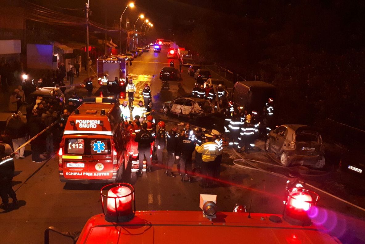 Accident GRAV în București: Patru mașini au luat foc, în urma impactului. O persoană a murit