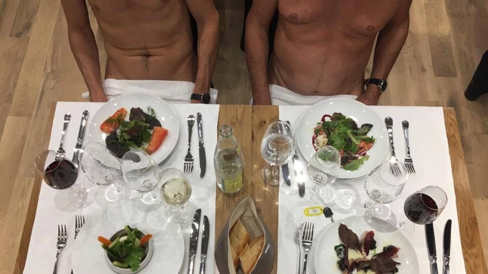 S-a deschis primul restaurant pentru nudiști! Unde se află și ce sume vor plăti clienții