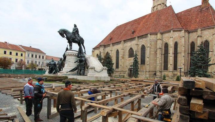 Replica unui arhitect după ce maghiarii s-au plâns de patinoarul din jurul Regelui Matei Corvin