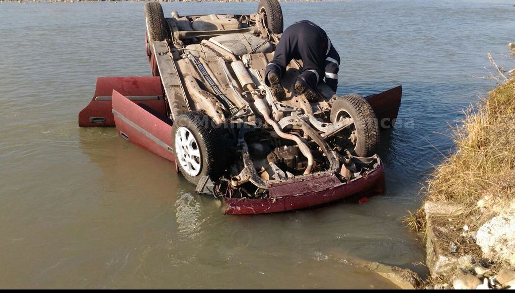 Accident rutier E 85: o șoferiță s-a răsturnat cu mașina în râul Putna