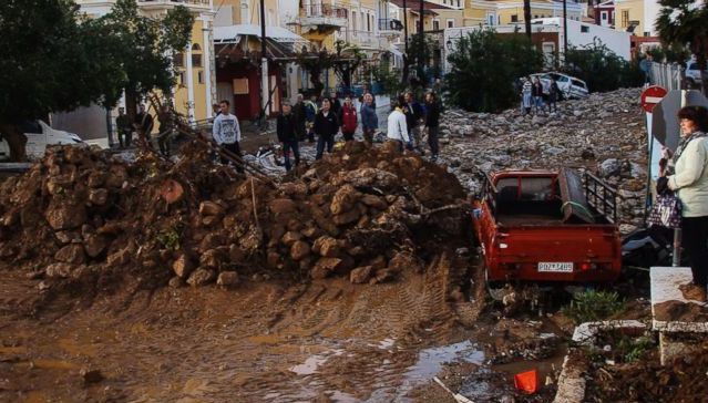 Atenţionare de călătorie pentru Grecia. A fost declarată stare de urgenţă