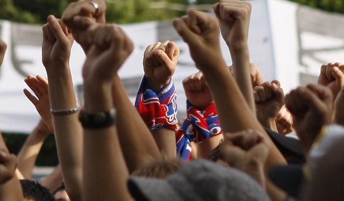 Bătaie generală între suporteri la un meci de rugby Steaua - Dinamo