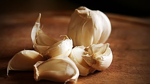 Mulți oameni nu știu asta! Iată de ce usturoiul este aur pentru organism