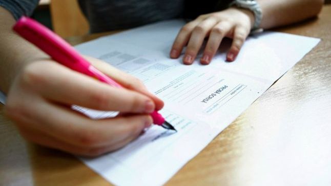 Doi elevi ELIMINAŢI de la BACALAUREAT şi-au făcut dreptate în instanţă. Acum sunt STUDENŢI