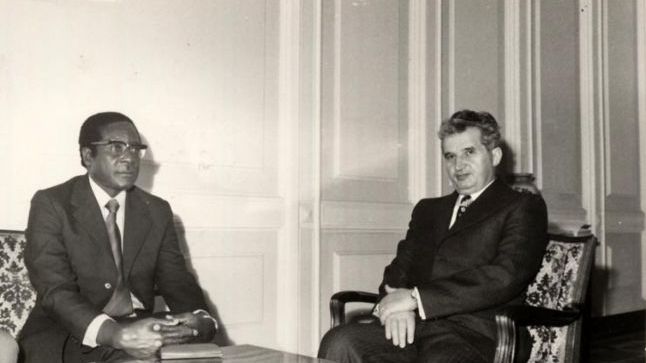 Președintele Mugabe, ultimul prieten al lui Ceaușescu, "a acceptat să demisioneze" 
