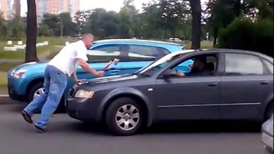 Se schimbă LEGEA. Ce îi aşteaptă pe şoferii care îi ŞICANEAZĂ pe alţi participanţi la trafic