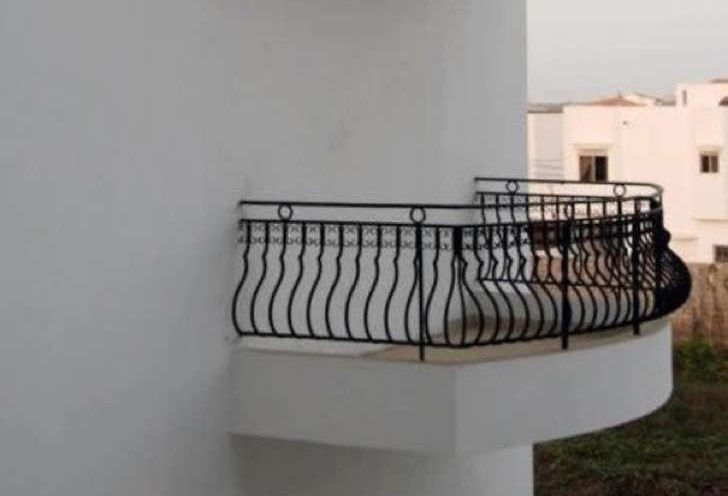 Când au ajuns în noul apartament era beznă și nu găseau balconul. Apoi au văzut și restul..