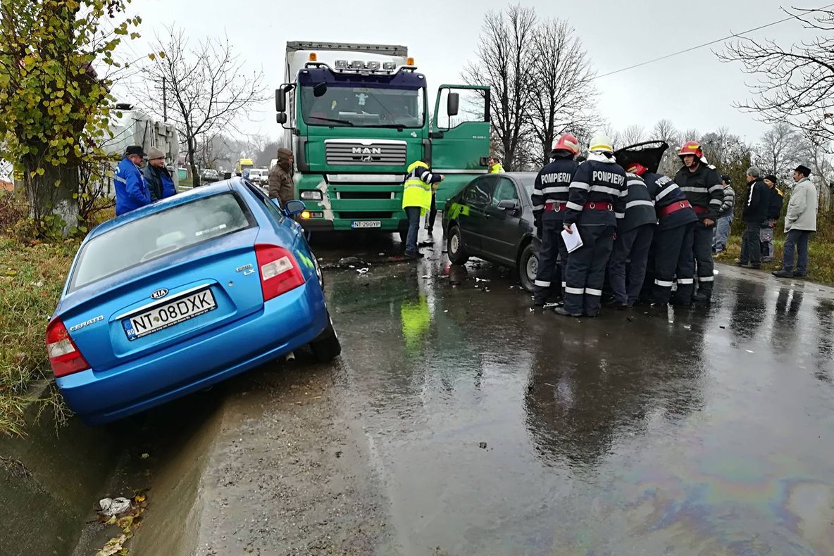 GALERIE FOTO. Un preot aflat la volan a văzut moartea cu ochii